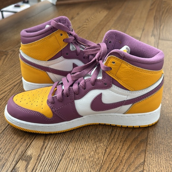 Nike Air Jordan 1 High OG "Brotherhood" sneaker - Picture 7 of 9